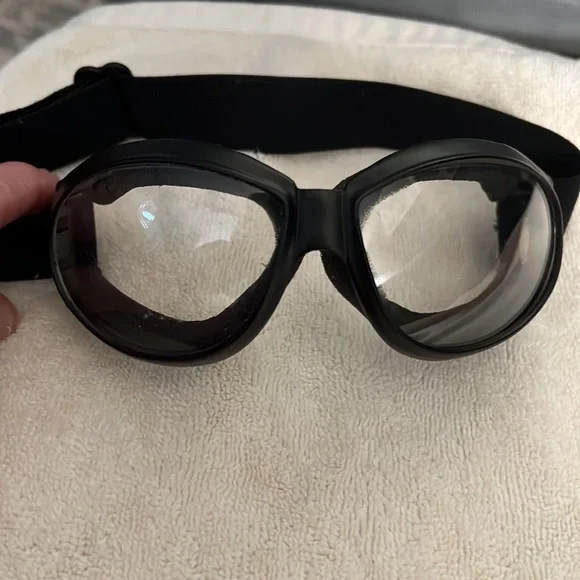 Peerser Foam Insulated Googles, sets of Interchangeable Lenses, Black Nylon Case - Picture 13 of 14